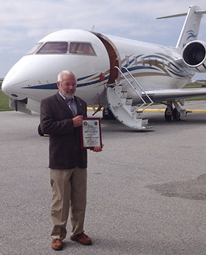 Gerard van Dyk receives FAA Charles Taylor Master Mechanic Award